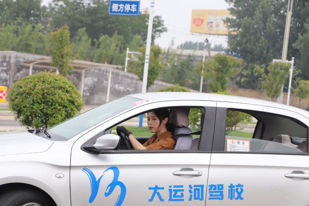 【濟(jì)寧大運(yùn)河駕校】“第十屆學(xué)車夏令營”第一批大學(xué)生順利拿證！(圖6)