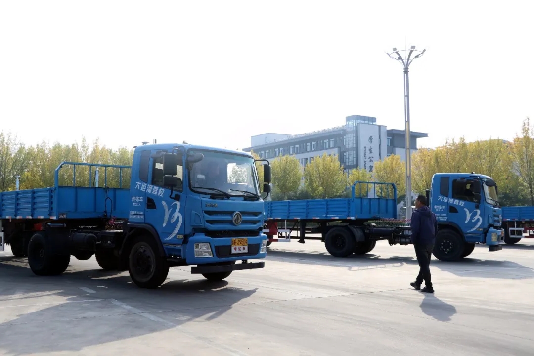 賞校園秋日盛景，享大車班型升級福利——學(xué)車就現(xiàn)在！(圖5)